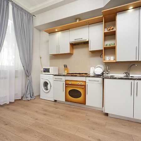 Apartment Zhukovskogo 17 Odessa Buitenkant foto