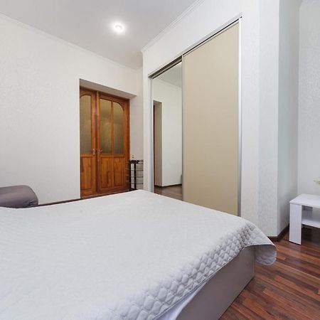 Apartment Zhukovskogo 17 Odessa Buitenkant foto