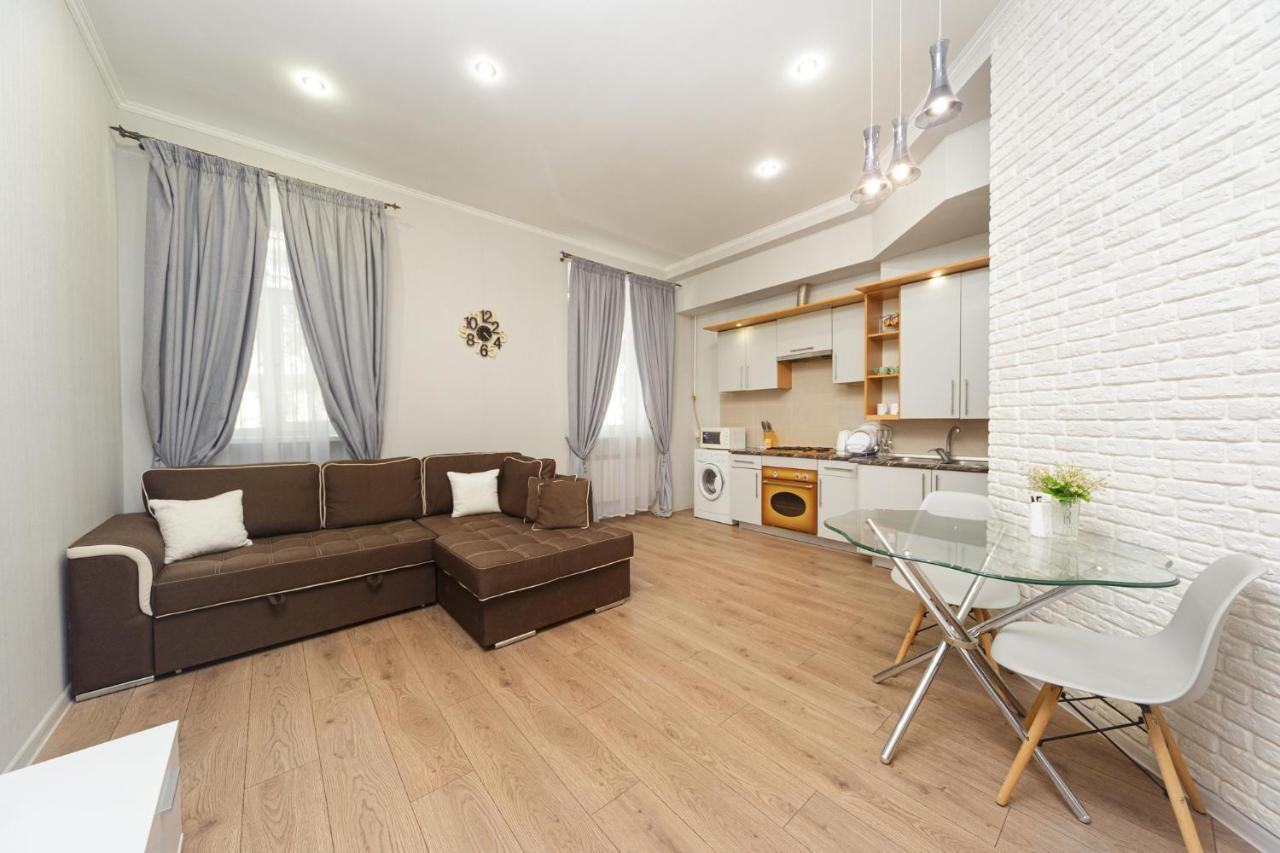 Apartment Zhukovskogo 17 Odessa Buitenkant foto