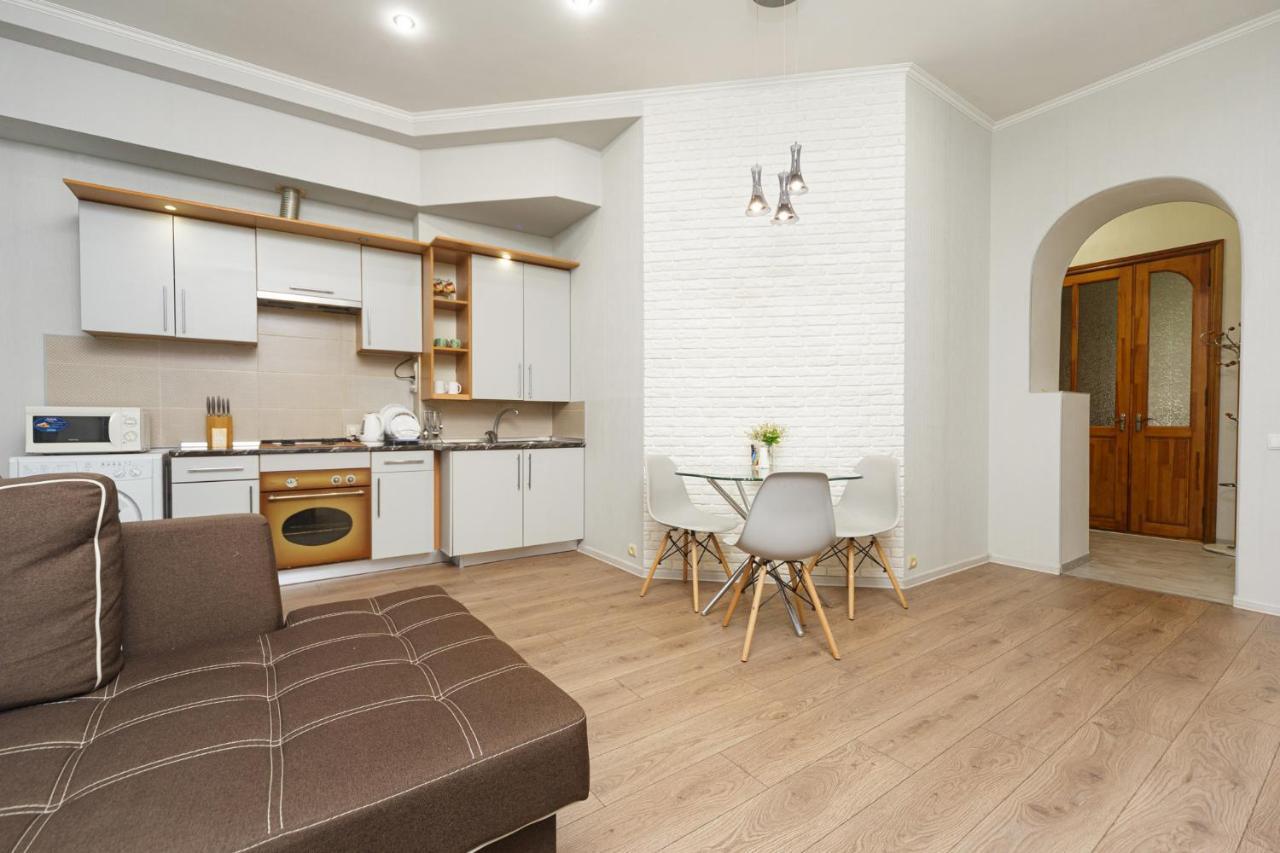 Apartment Zhukovskogo 17 Odessa Buitenkant foto