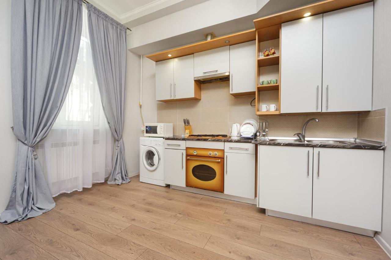 Apartment Zhukovskogo 17 Odessa Buitenkant foto