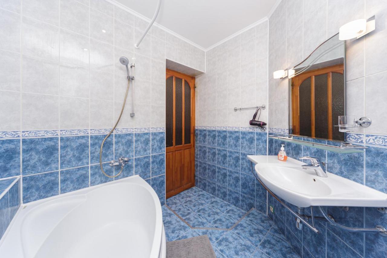Apartment Zhukovskogo 17 Odessa Buitenkant foto