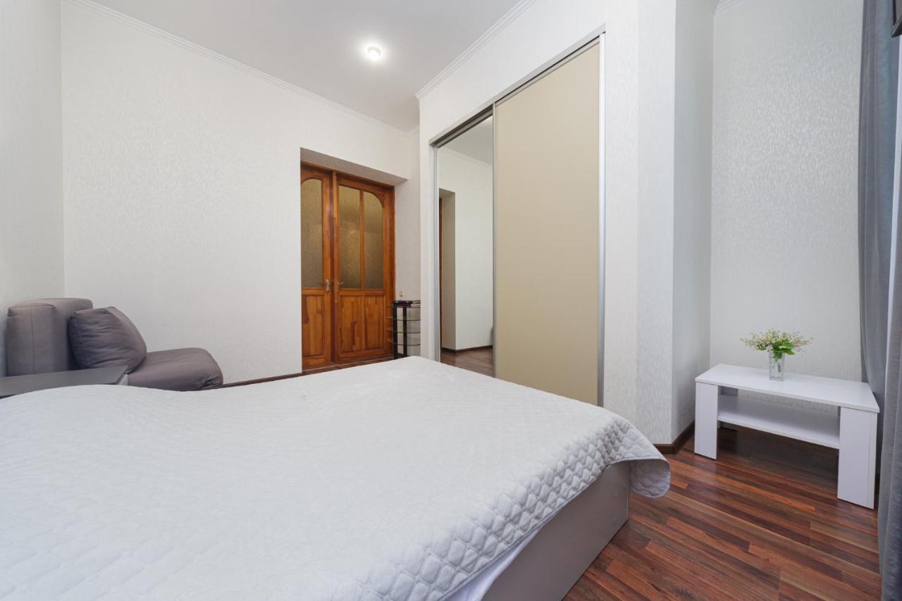 Apartment Zhukovskogo 17 Odessa Buitenkant foto