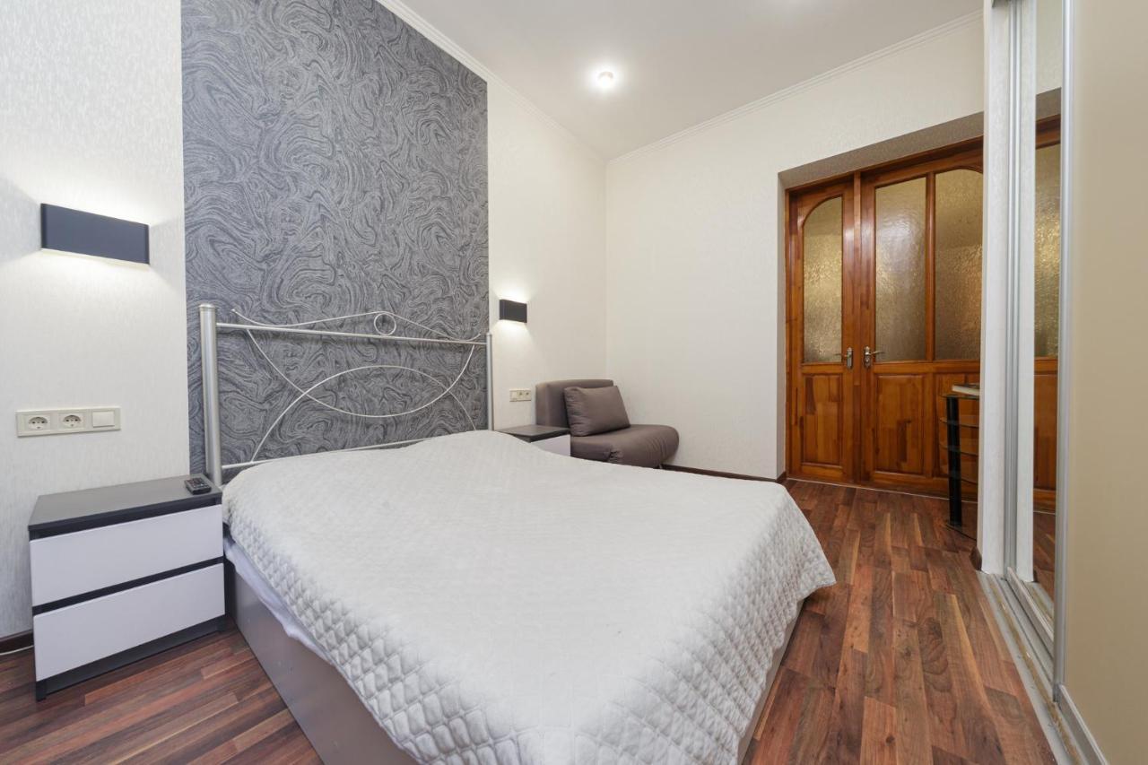 Apartment Zhukovskogo 17 Odessa Buitenkant foto